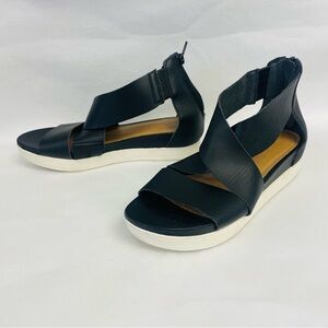 A New Day Faux Leather Strapy Ankle Zip platform sandals black & white size 6.5